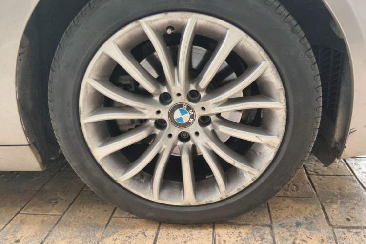 Used BMW 5 Series 2014 525Li Luxury Design Package Right Front Wheel Hub