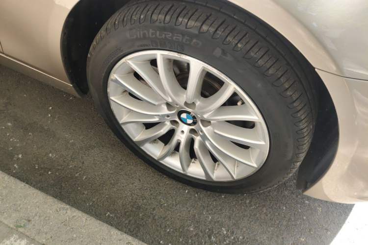 Used BMW 5 Series 2014 528Li Luxury Design Package Right Front Wheel Hub