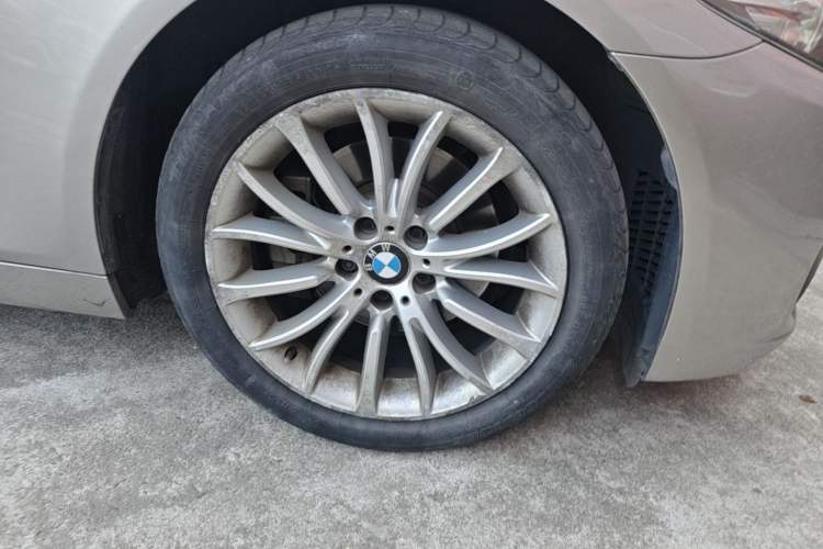 Used BMW 5 Series 2014 525Li Luxury Design Package Right Front Wheel Hub