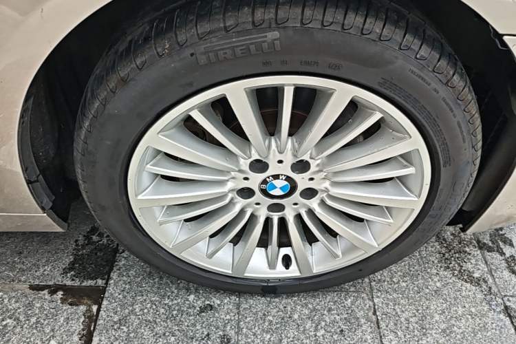 Used BMW 5 Series 2014 535Li Leading Model Right Front Wheel Hub