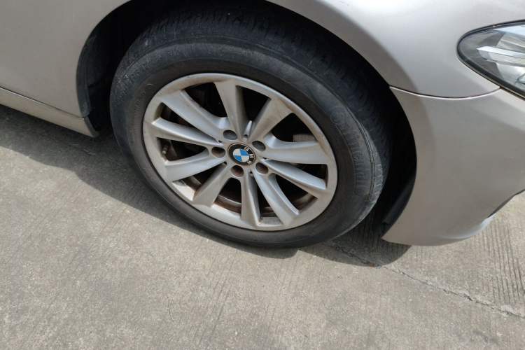 Used BMW 5 Series 2014 520Li Elegant Model Right Front Wheel Hub