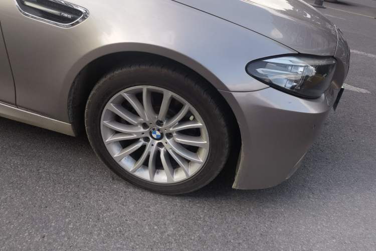 Used BMW 5 Series 2014 525Li Luxury Design Package Right Front Wheel Hub