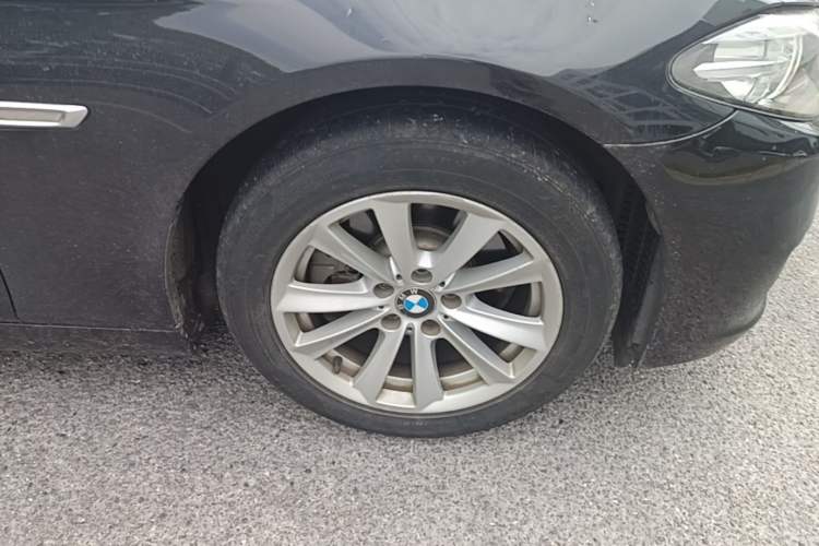 Used BMW 5 Series 2014 520Li Elegant Model Right Front Wheel Hub