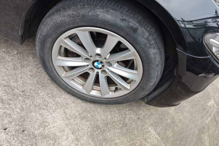Used BMW 5 Series 2014 520Li Elegant Model Right Front Wheel Hub
