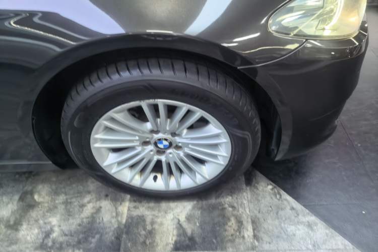 Used BMW 5 Series 2014 525Li Leading Model Right Front Wheel Hub
