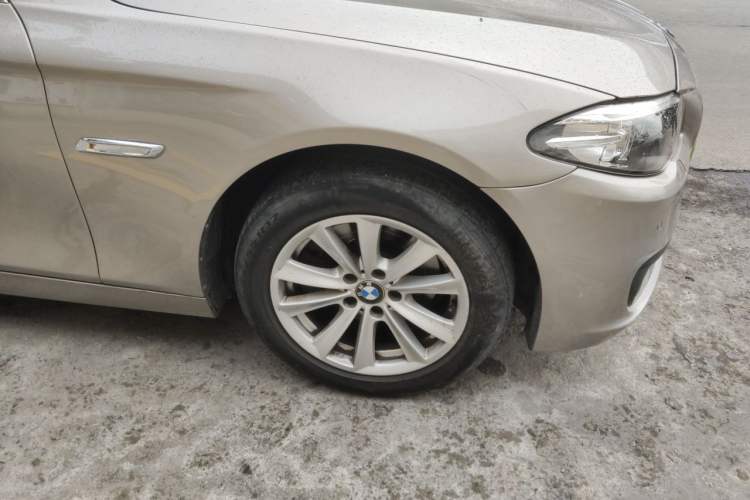 Used BMW 5 Series 2014 520Li Elegant Model Right Front Wheel Hub