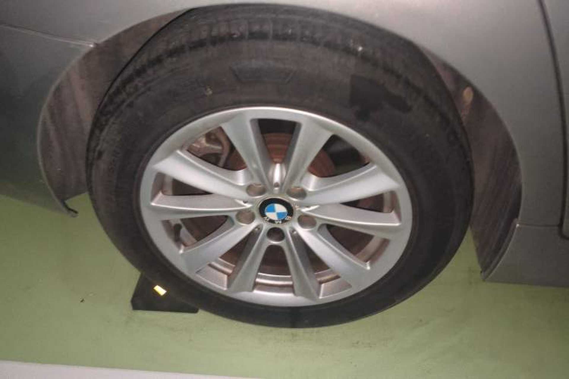 Used BMW 5 Series 2014 520Li Elegant Model Right Front Wheel Hub