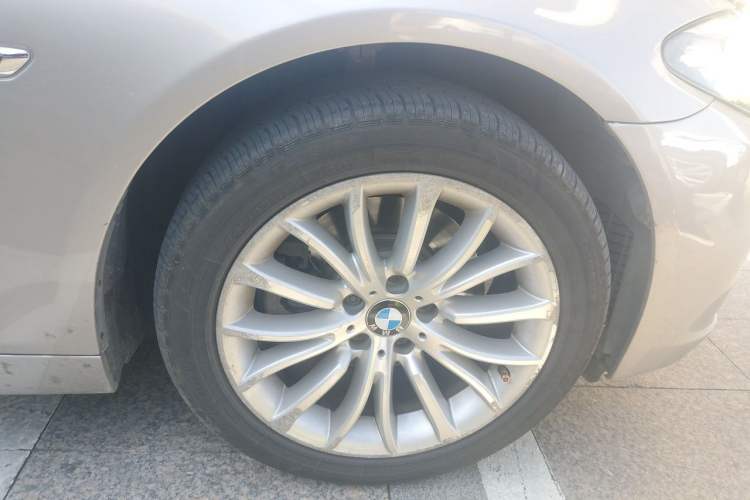 Used BMW 5 Series 2014 525Li Luxury Design Package Right Front Wheel Hub