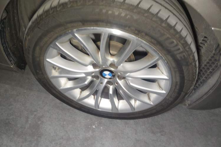 Used BMW 5 Series 2014 525Li Luxury Design Package Right Front Wheel Hub