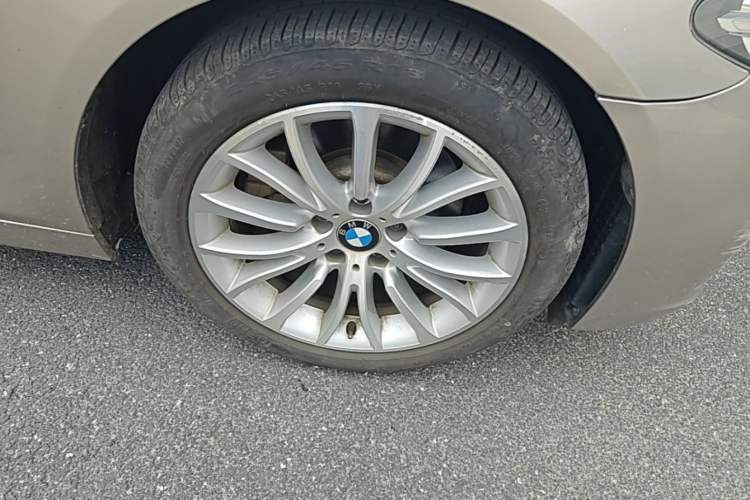 Used BMW 5 Series 2014 525Li Luxury Design Package Right Front Wheel Hub