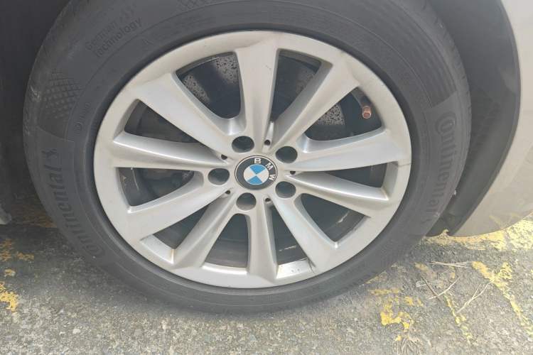 Used BMW 5 Series 2014 520Li Elegant Model Right Front Wheel Hub