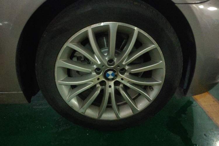 Used BMW 5 Series 2014 525Li Luxury Design Package Right Front Wheel Hub