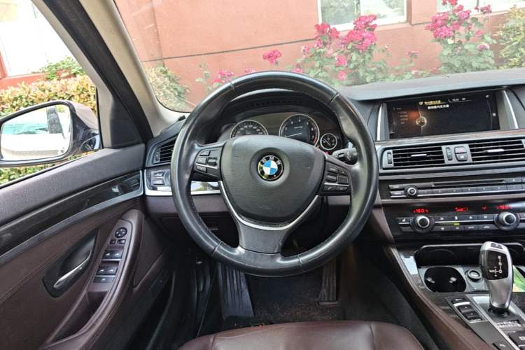 Used BMW 5 Series 2014 525Li Luxury Design Package Steering Wheel