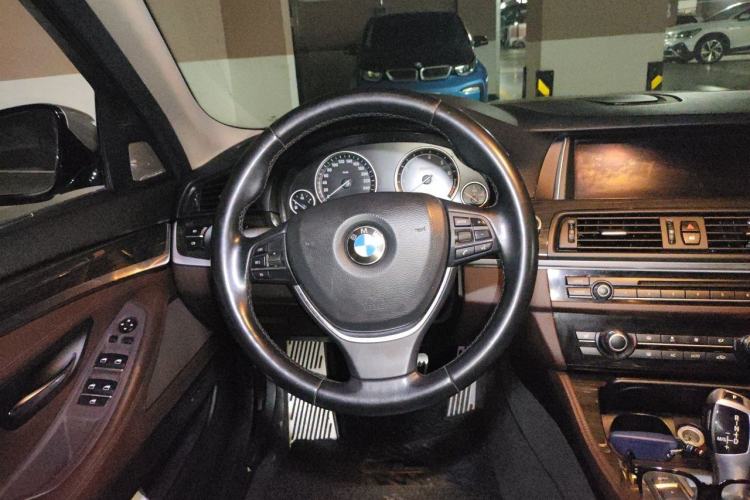 Used BMW 5 Series 2014 525Li Luxury Design Package Steering Wheel