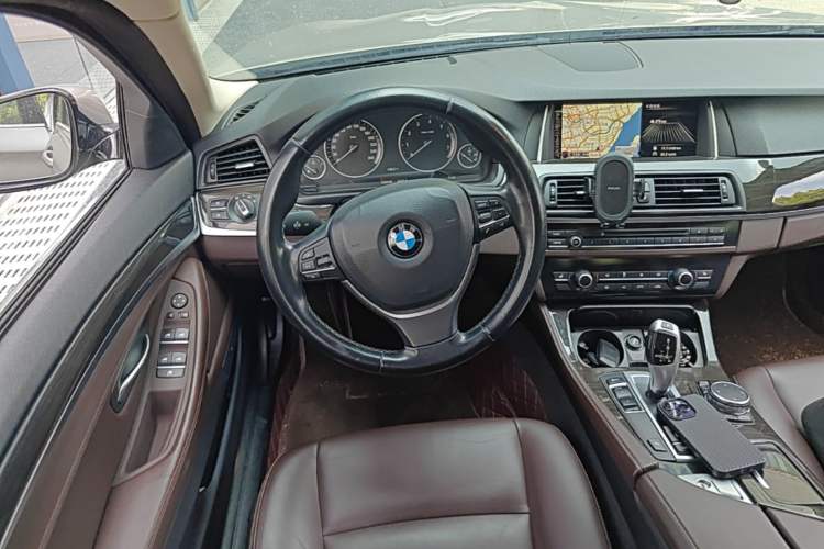 Used BMW 5 Series 2014 525Li Luxury Design Package Steering Wheel