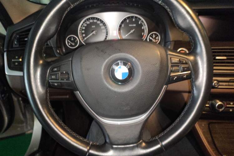 Used BMW 5 Series 2014 525Li Luxury Design Package Steering Wheel