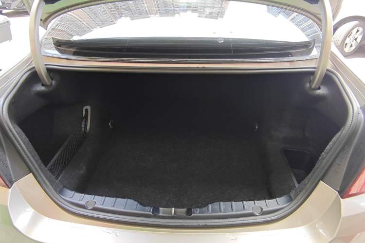 Used BMW 5 Series 2014 535Li Leading Model Trunk