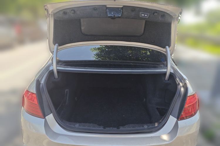 Used BMW 5 Series 2014 525Li Leading Model Trunk