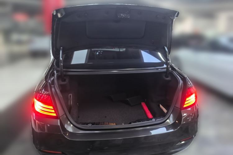 Used BMW 5 Series 2014 525Li Leading Model Trunk
