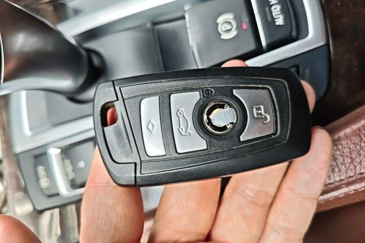 Used BMW 5 Series 2014 535Li Leading Model Vehicle Key