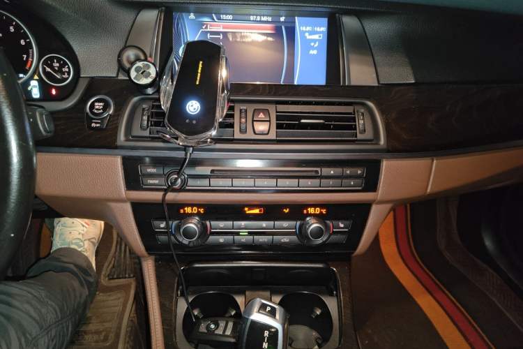 Used BMW 5 Series 2014 525Li Leading Model Audio And AC Panel