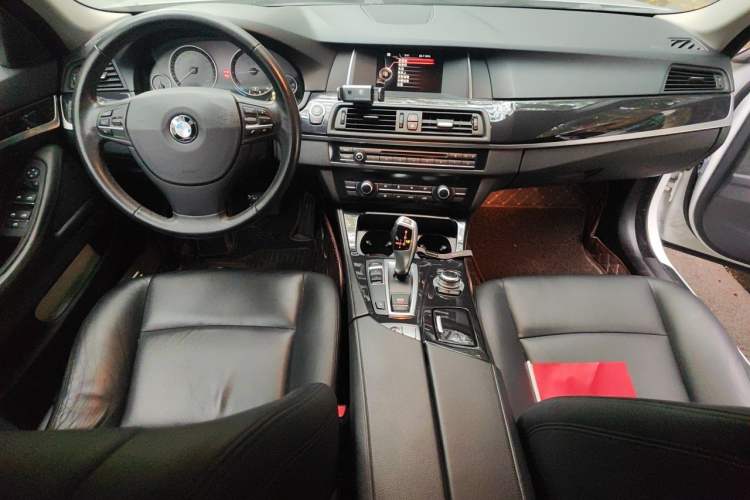Used BMW 5 Series 2014 520Li Elegant Model Center Console