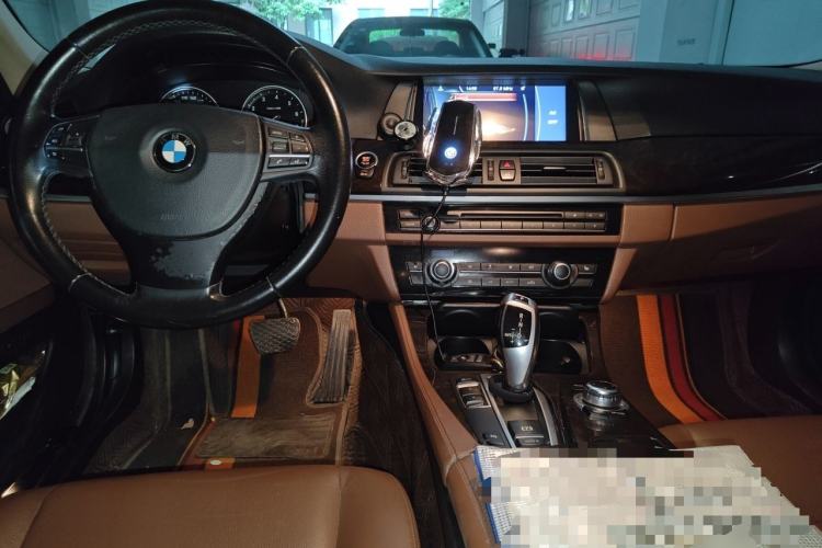 Used BMW 5 Series 2014 525Li Leading Model Center Console
