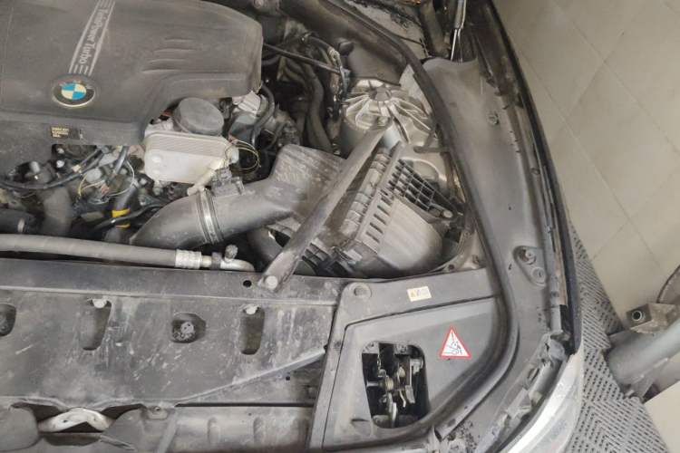 Used BMW 5 Series 2014 525Li Luxury Design Package Engine Bay Left