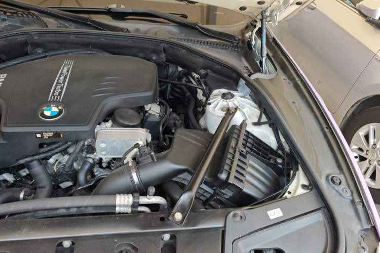 Used BMW 5 Series 2014 525Li Luxury Design Package Engine Bay Left