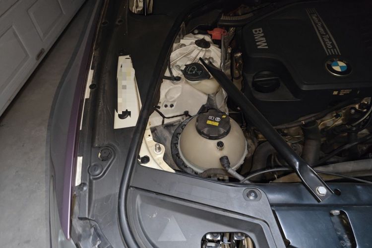Used BMW 5 Series 2014 525Li Leading Model Engine Bay Right