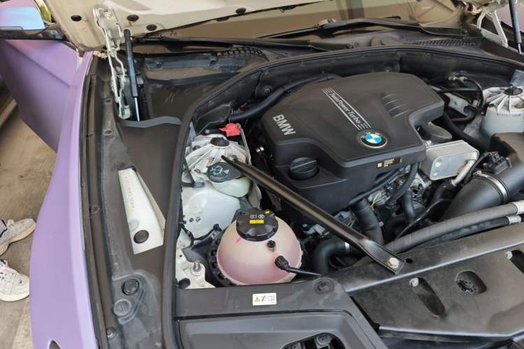 Used BMW 5 Series 2014 525Li Luxury Design Package Engine Bay Right