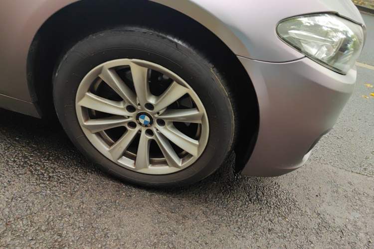 Used BMW 5 Series 2014 520Li Elegant Model Right Front Wheel Hub