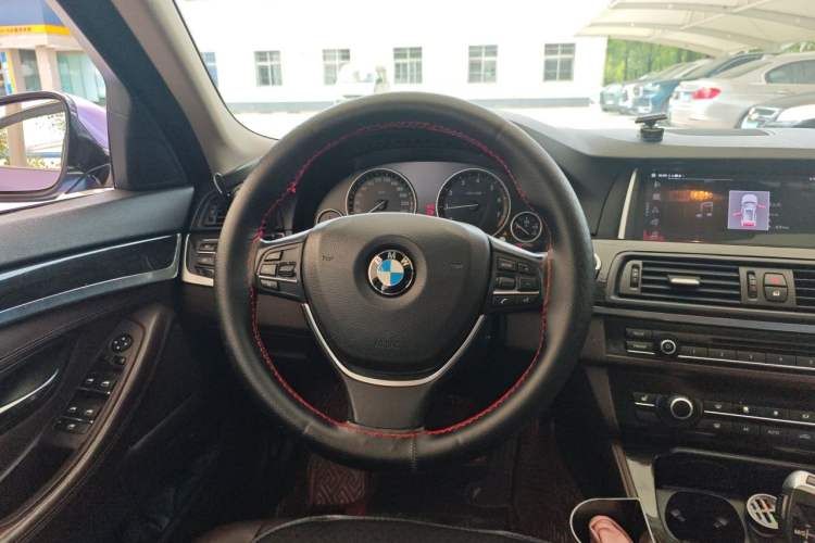 Used BMW 5 Series 2014 525Li Luxury Design Package Steering Wheel