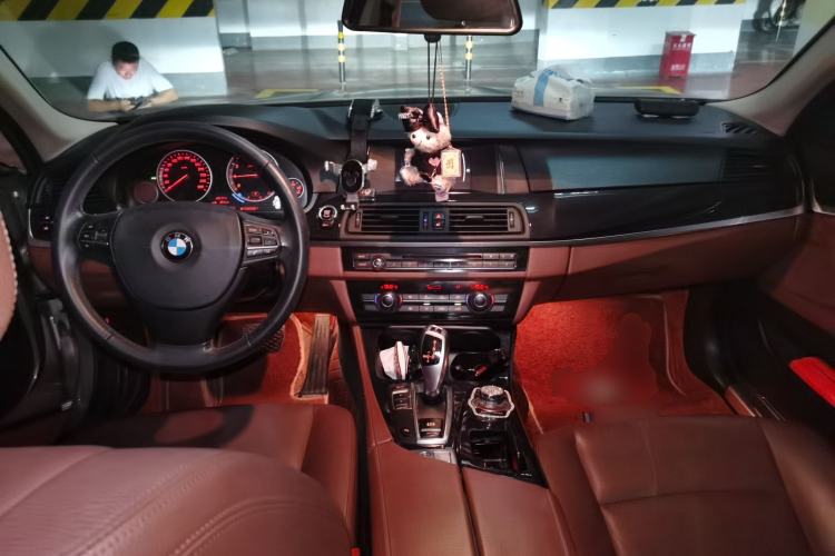 Used BMW 5 Series 2014 520Li Elegant Model Center Console