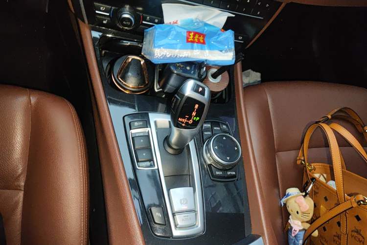 Used BMW 5 Series 2014 535Li Leading Model Gear Lever