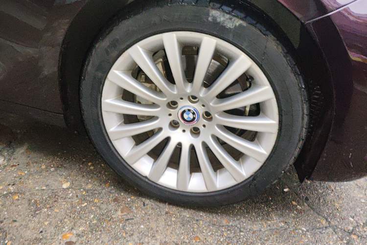 Used BMW 5 Series 2014 535Li Leading Model Right Front Wheel Hub