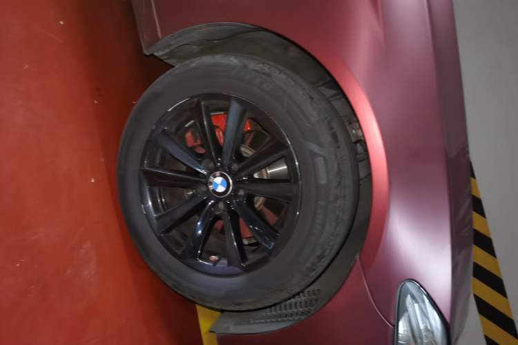 Used BMW 5 Series 2014 520Li Elegant Model Right Front Wheel Hub