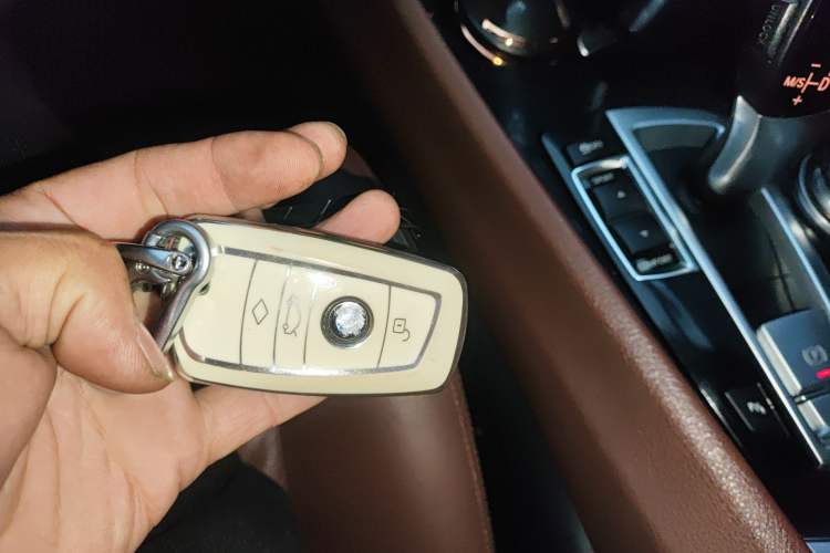 Used BMW 5 Series 2014 535Li Leading Model Vehicle Key