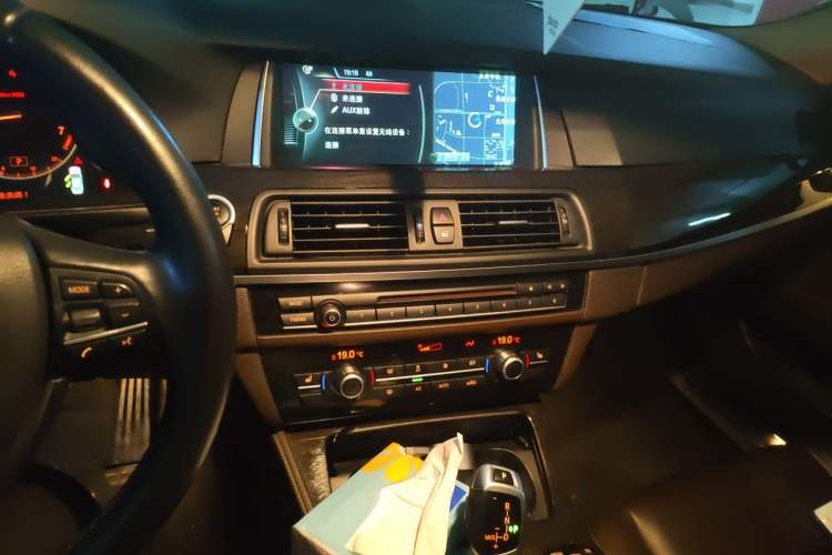 Used BMW 5 Series 2014 525Li Luxury Design Package Audio And AC Panel