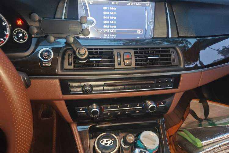 Used BMW 5 Series 2014 525Li Leading Model Audio And AC Panel