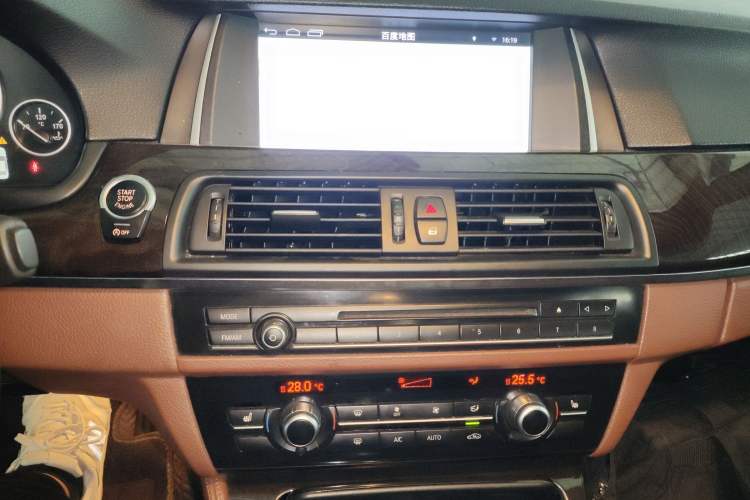 Used BMW 5 Series 2014 525Li Leading Model Audio And AC Panel