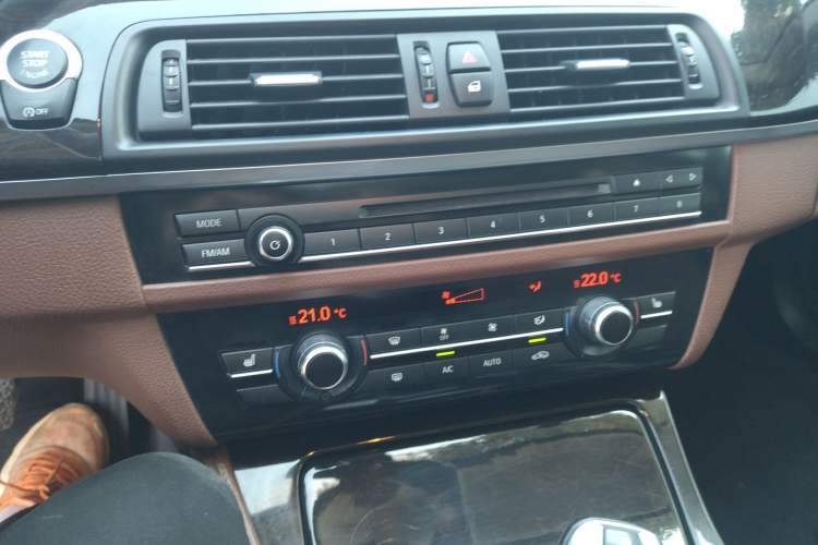 Used BMW 5 Series 2014 525Li Leading Model Audio And AC Panel