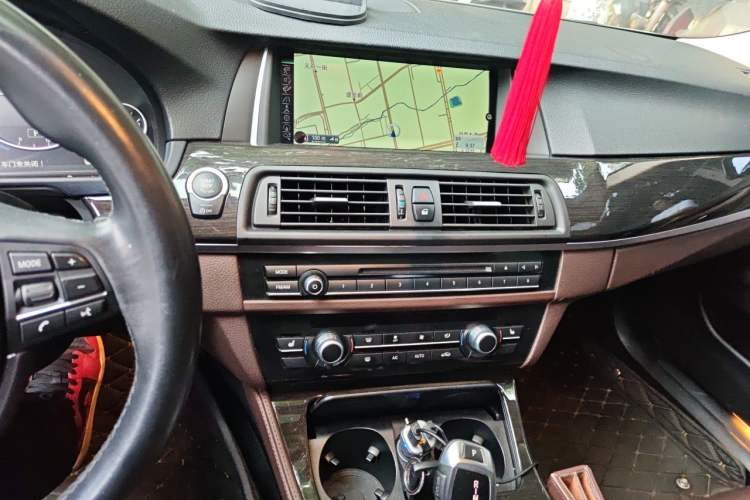 Used BMW 5 Series 2014 525Li Luxury Design Package Audio And AC Panel