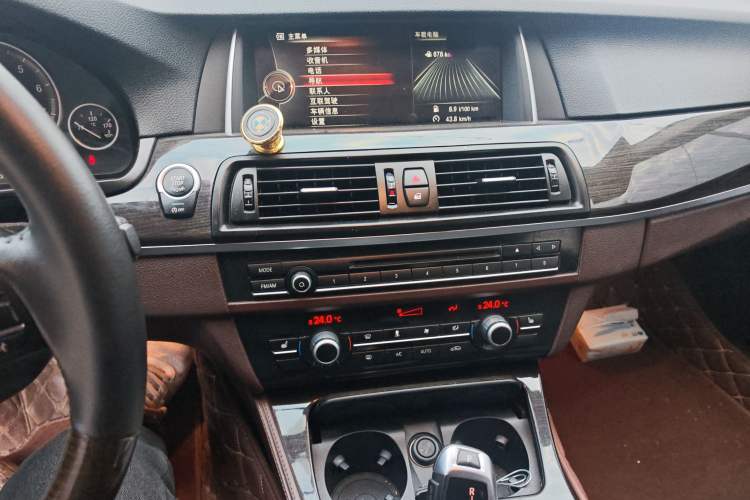 Used BMW 5 Series 2014 525Li Luxury Design Package Audio And AC Panel