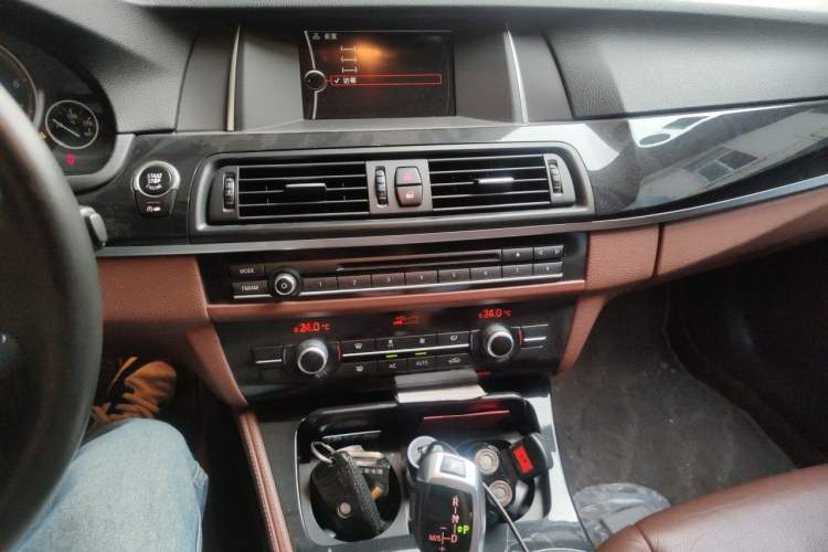 Used BMW 5 Series 2014 520Li Elegant Model Audio And AC Panel