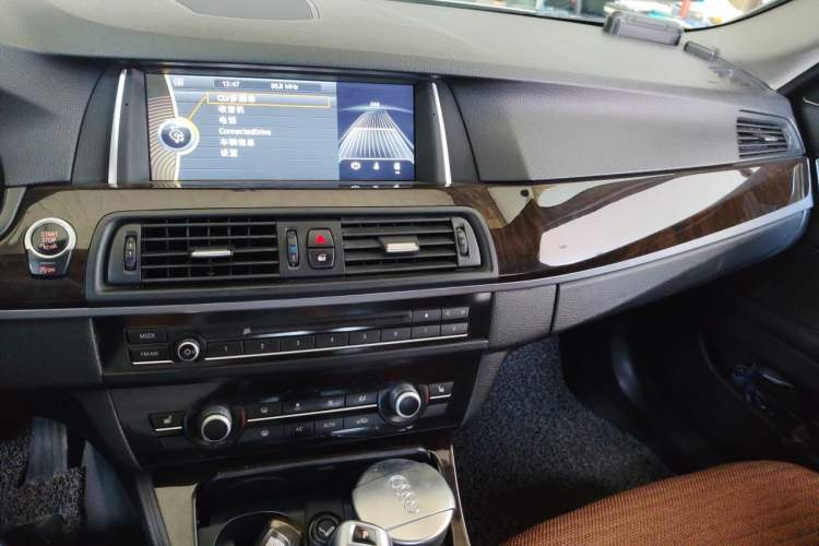 Used BMW 5 Series 2014 525Li Leading Model Audio And AC Panel