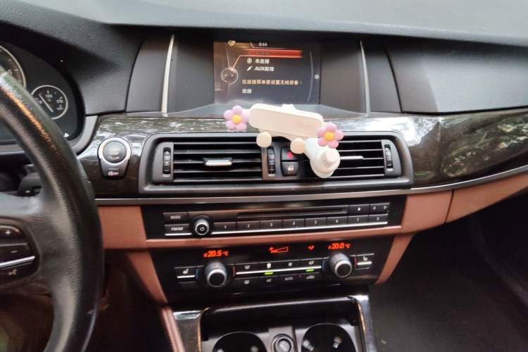 Used BMW 5 Series 2014 525Li Leading Model Audio And AC Panel