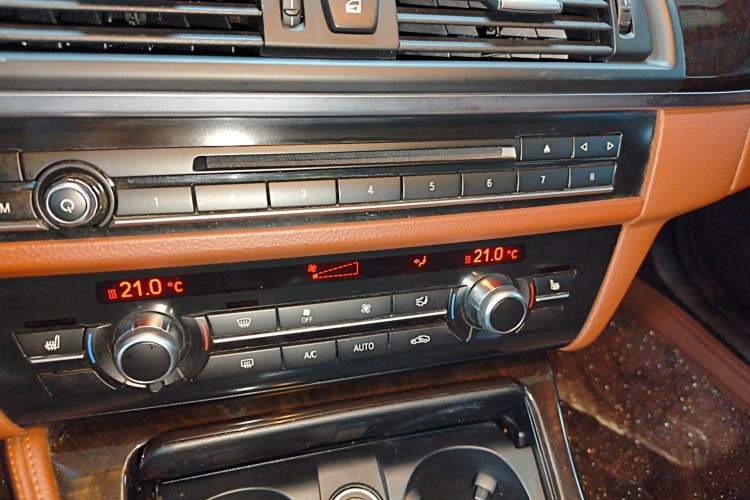 Used BMW 5 Series 2014 525Li Leading Model Audio And AC Panel