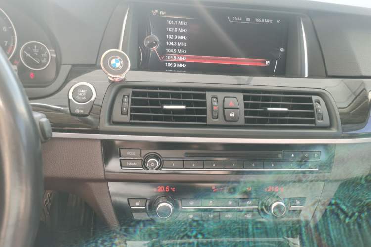 Used BMW 5 Series 2014 525Li Luxury Design Package Audio And AC Panel