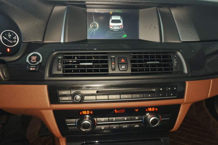 Used BMW 5 Series 2014 520Li Elegant Model Audio And AC Panel